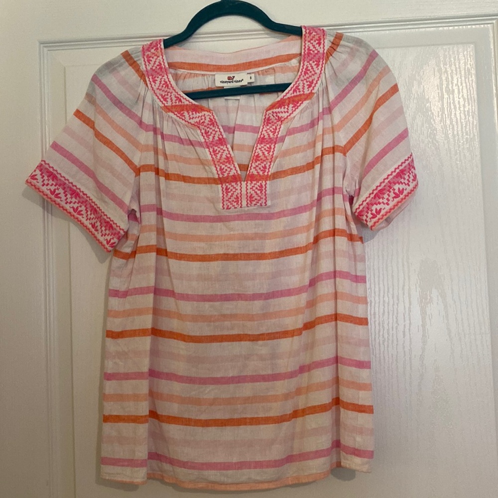 Vineyard vines linen striped shirt. Size small. Gorgeous stitching